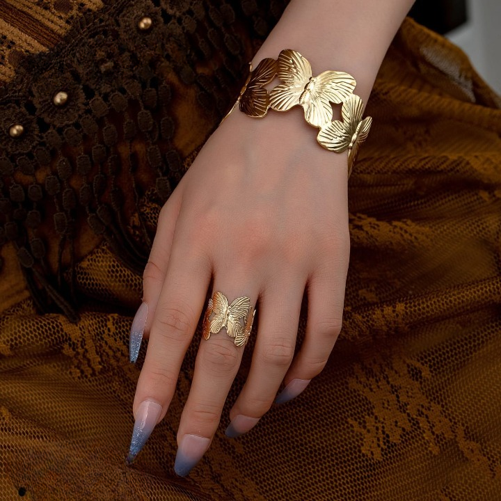 Stylish Alloy Hand Cuff Ring